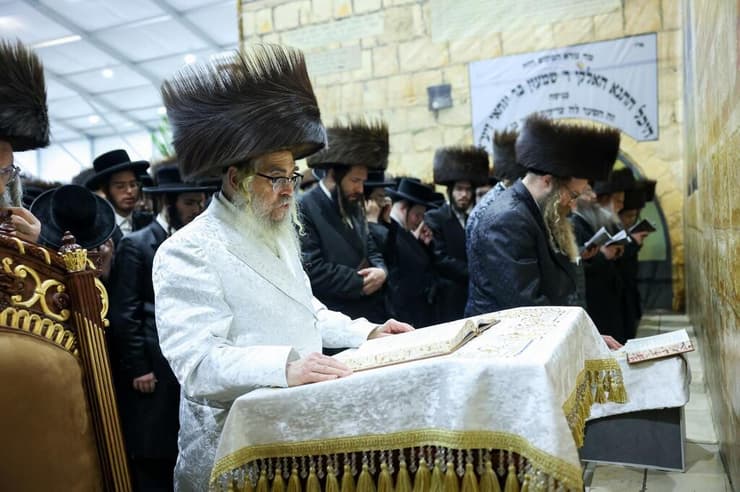 האדמו"ר מסאטמר בתפילה במירון