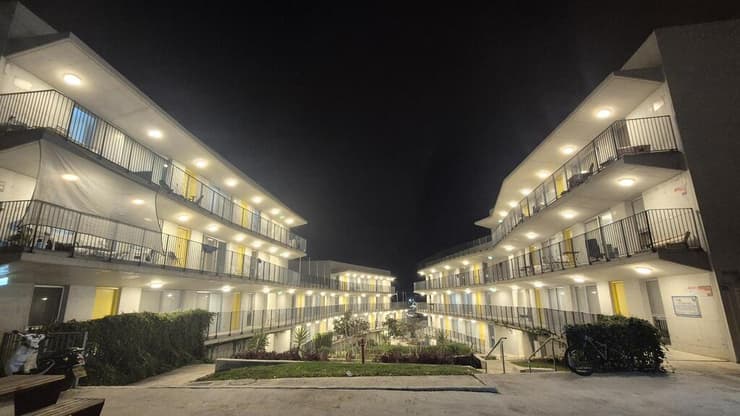 בית המכולות שצמוד ל״באזל״