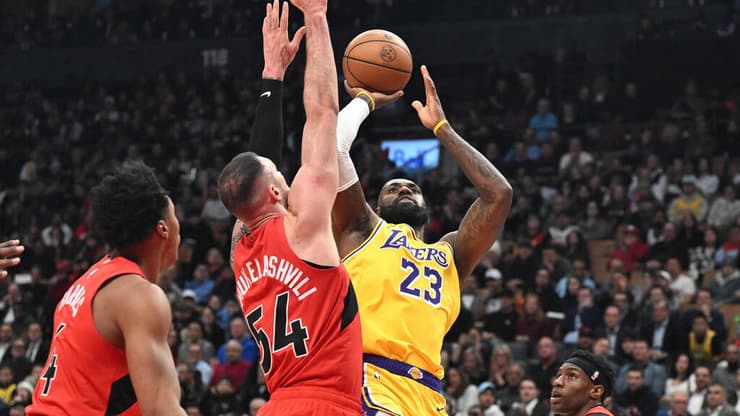 לברון ג'יימס נגד טורונטו