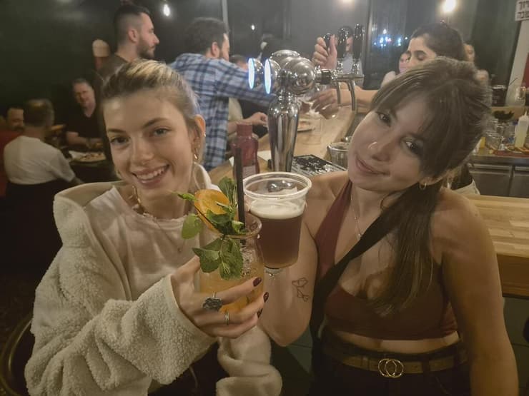 אופק ושקד - החלו השנה את לימודי התקשורת