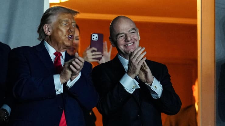 נשיא ארה"ב דונלד טראמפ לצד נשיא פיפ"א ג'אני אינפנטינו