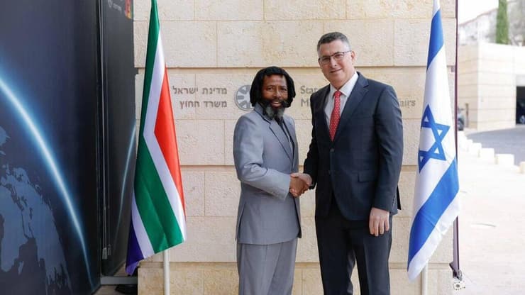 המלך עם גדעון סער