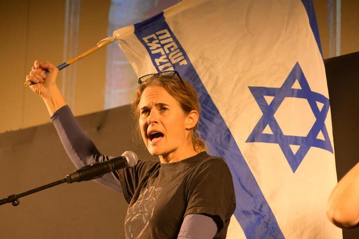 שקמה ברסלר בכיכר הבימה בתל אביב, בחודש שעבר (צילום: יובל חן) שקמה ברסלר בכיכר הבימה