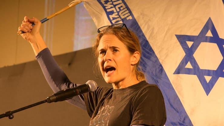 שקמה ברסלר בכיכר הבימה