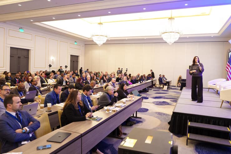 אחד הפאנלים בכנס (צילום: Paul Morse Photography) אחד הפאנלים בכנס