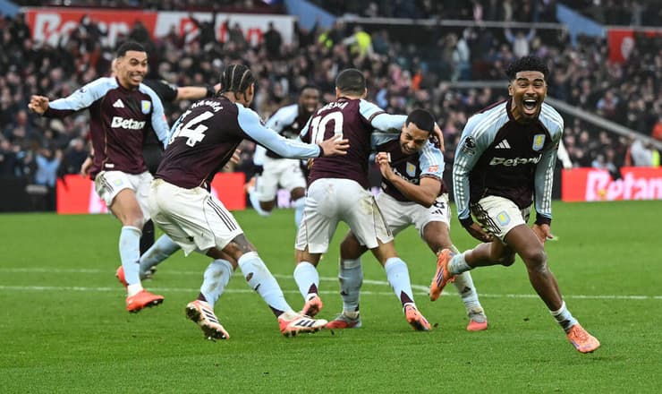 שחקני אסטון וילה בטירוף אחרי השער של אמיליאנו בואנדיה