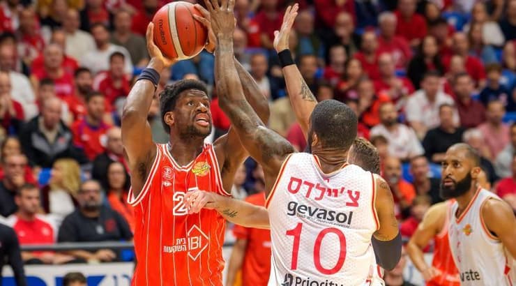 דן אוטורו במאבק