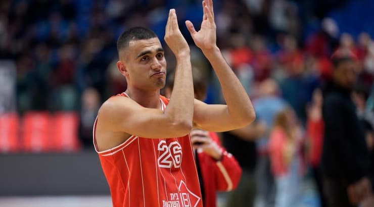 ים מדר מודה לקהל בסיום