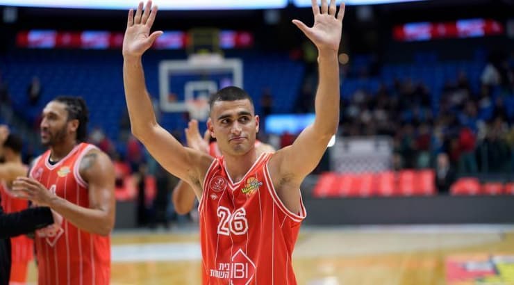 ים מדר מודה לקהל בסיום