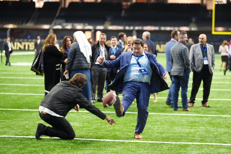 משתעשעים קצת במהלך הטקס באיצטדיון בניו אורלינס (צילום: Paul Morse Photography) משתעשעים קצת במהלך הטקס באיצטדיון בניו אורלינס