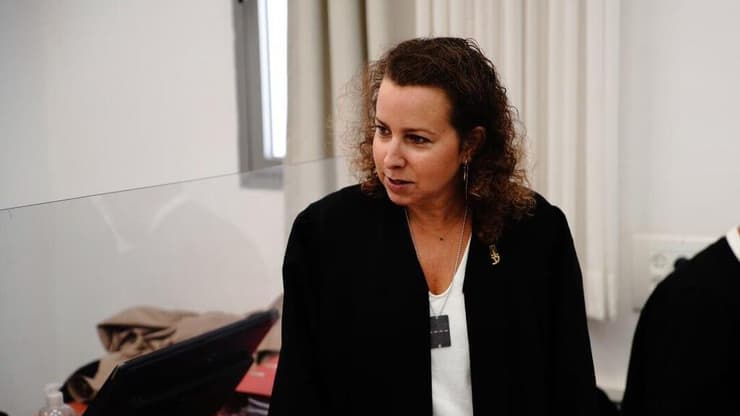 עו"ד יהודית תירוש, תובעת בתיק 4000 במשפט נתניהו