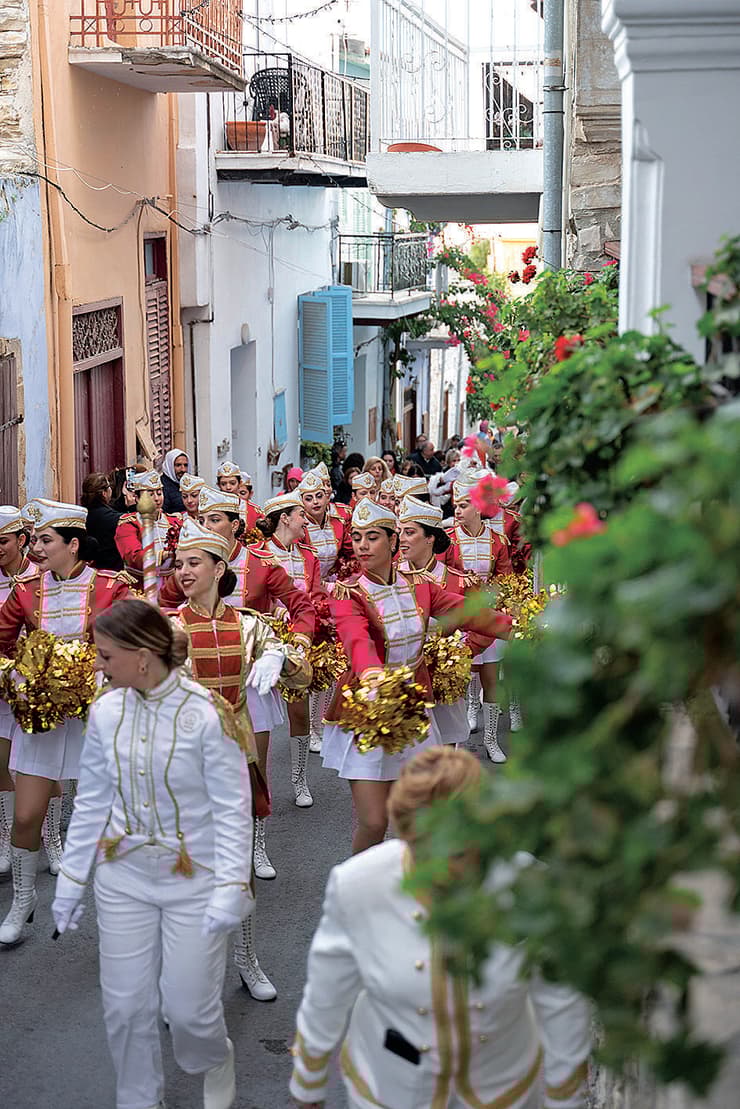 תהלוכת חג  באחד מהכפרים  בקפריסין