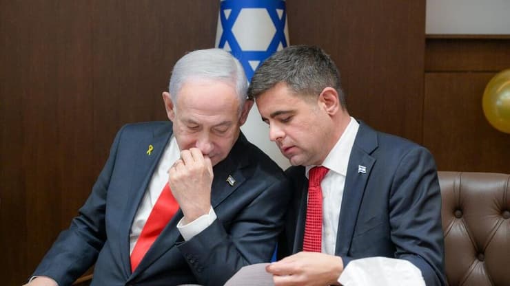 נתניהו עם זיו אגמון (צילום: מעיין טואף, לע"מ) ראש הממשלה בנימין נתניהו ודוברו זיו אגמון