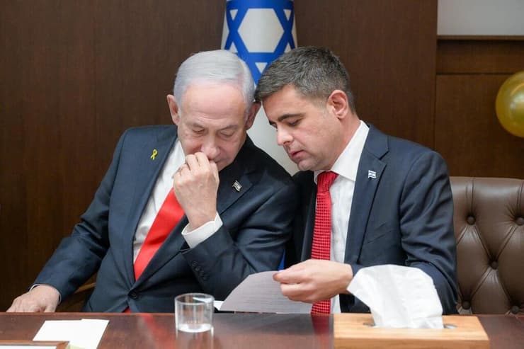 ראש הממשלה בנימין נתניהו ודוברו זיו אגמון