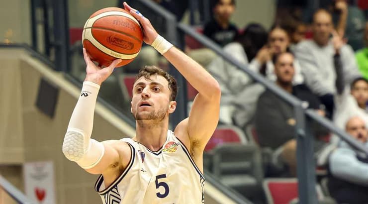 תומר אסייג זורק (לילך וויס-רוזנברג) תומר אסייג זורק