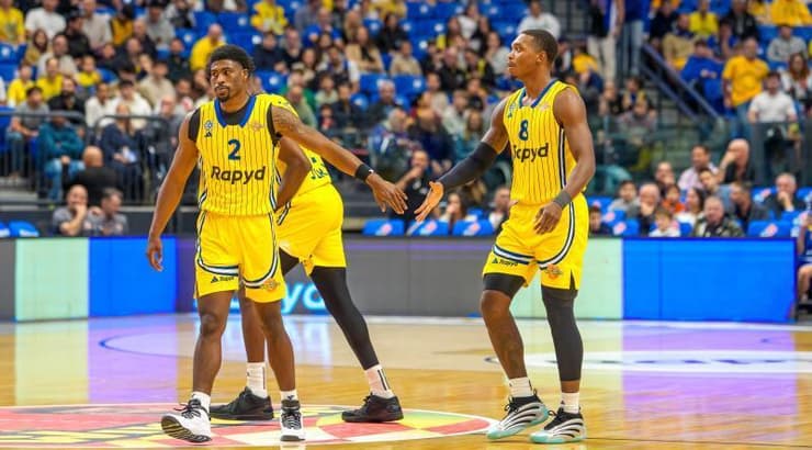 שחקני מכבי ת"א מאושרים (רועי כפיר) שחקני מכבי ת"א מאושרים