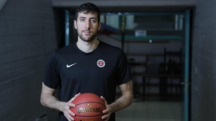 "לא יכול לחכות יותר לחזרה של המשחקים באירופה לישראל". זוסמן (צילום: אלכס גמבורג) זוסמן