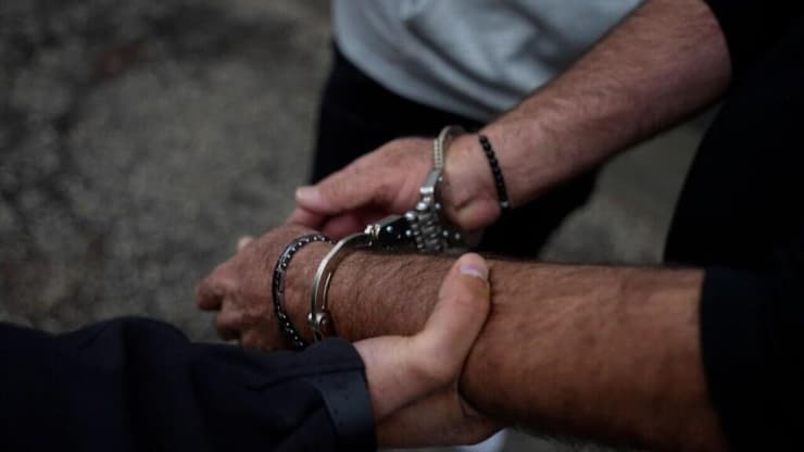 עובדי חברת אבטחה סייעו לפלסטינים להיכנס לשטח ישראל