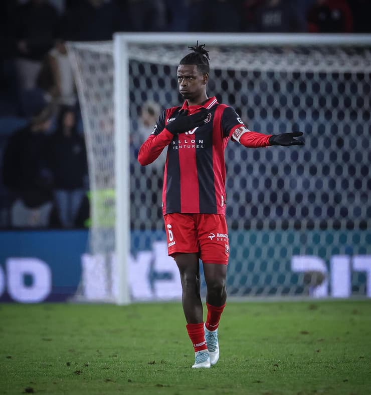 אווקה אשטה חוגג 