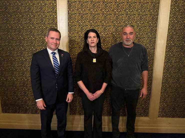 טליק ואיציק גואילי, הוריו של רן גואילי, בפגישה עם שגריר ארה״ב באו״ם, מייק וולץ בירושלים