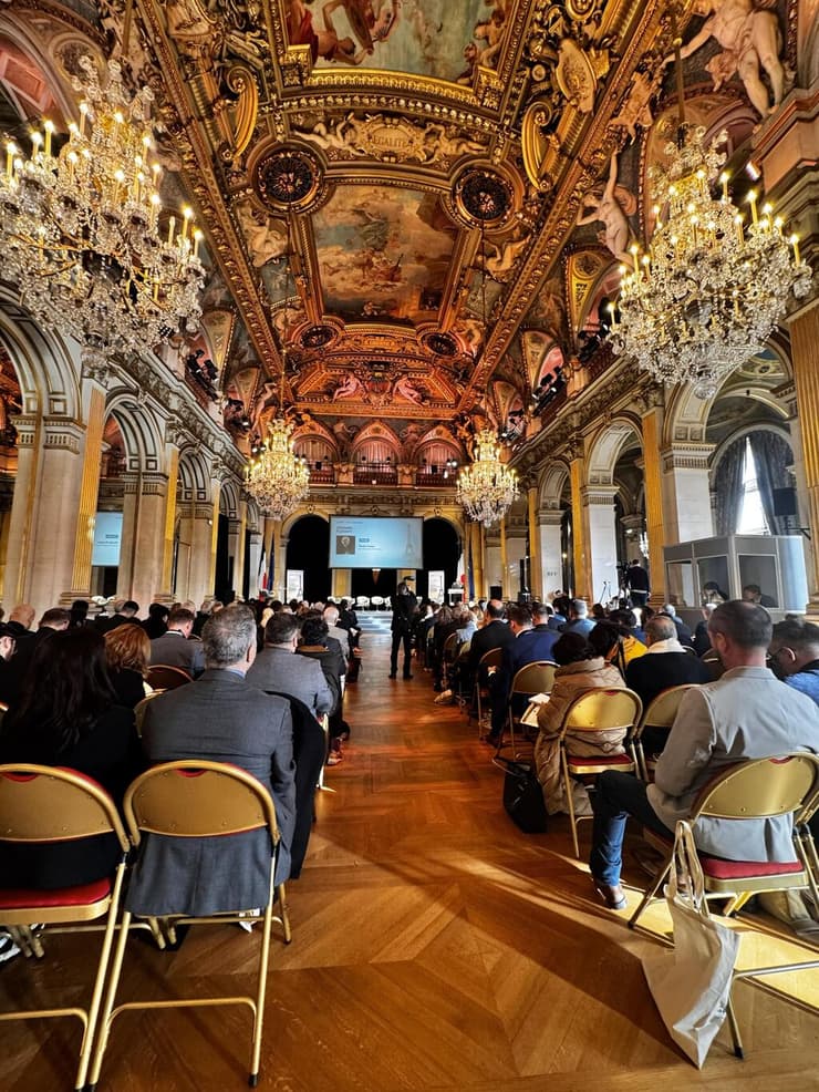 האולם בפריז שבו נערכה הפסגה (צילום: תמר שבק) האולם בפריז בו נערכה הפסגה