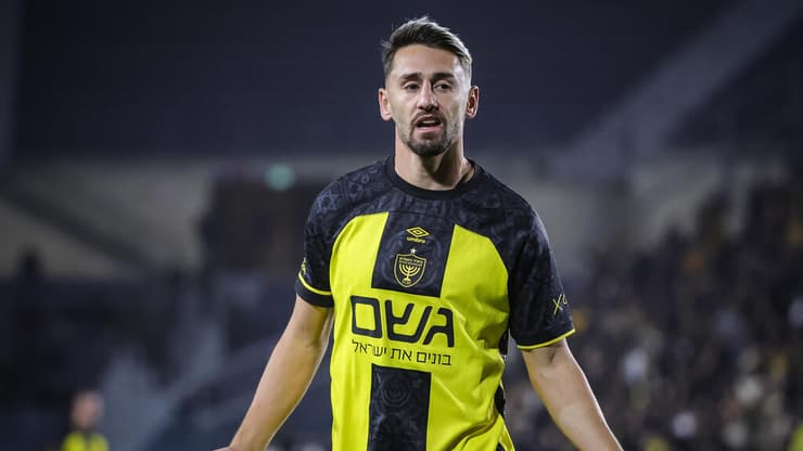 מה עובר עליו? אצילי (צילום: עוז מועלם) אצילי