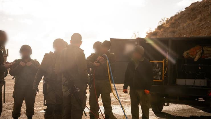 חיילי צה"ל בחרמון (צילום: דובר צה"ל) תיעוד: תרגיל של חטיבת "ההרים" (810) בגזרת כתר החרמון ובהר דב הלבנוני