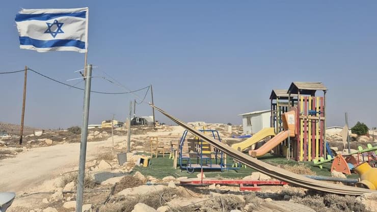 מאחז נחלת צבי (צילום: אלישע בן קימון ) סיור ביישוב נחלת צבי