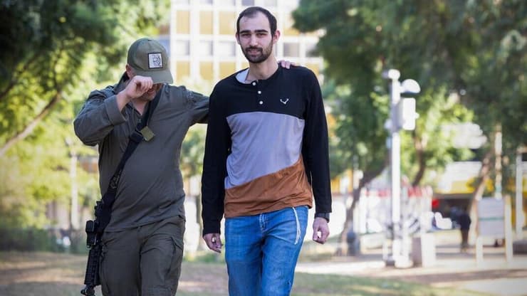 "הקרדיט מגיע למשפחות". ד"ר א' ואלחנן