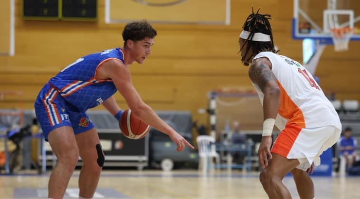 אדם אריאל מול ברייס בראון