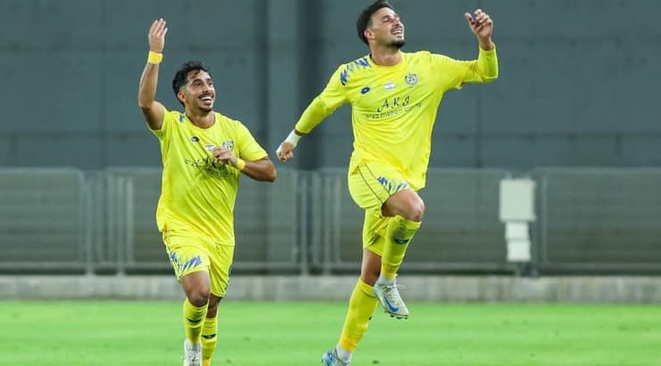 אופק עובדיה קופץ מאושר