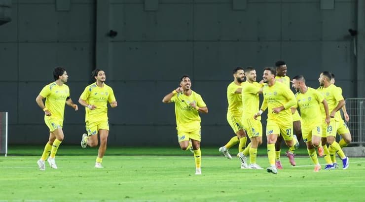 שחקני מכבי הרצליה מאושרים