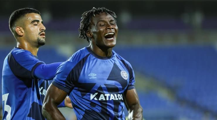 חוסה קורטס מאושר