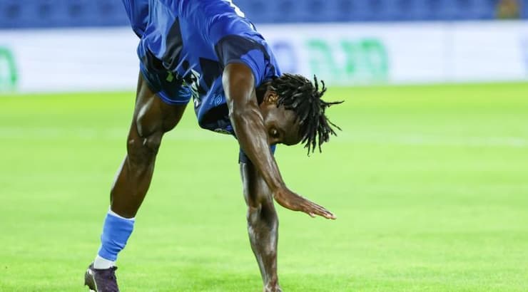 חוסה קורטס עושה סלטה