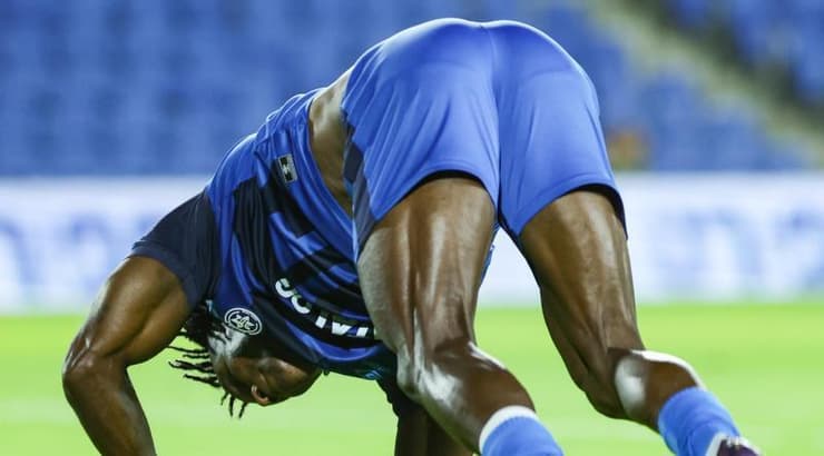 חוסה קורטס חוגג עם סלטה