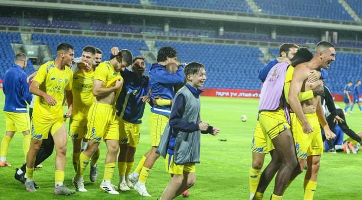 שחקני מכבי הרצליה שמחים (שחר גרוס) שחקני מכבי הרצליה שמחים