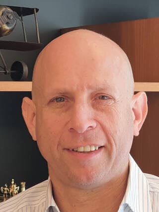 עו"ד גיל בן ארי 