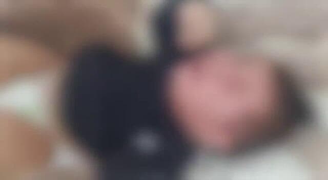 תיעוד מזעזע: מרביצה לבנה התינוק בן השבעה חודשים