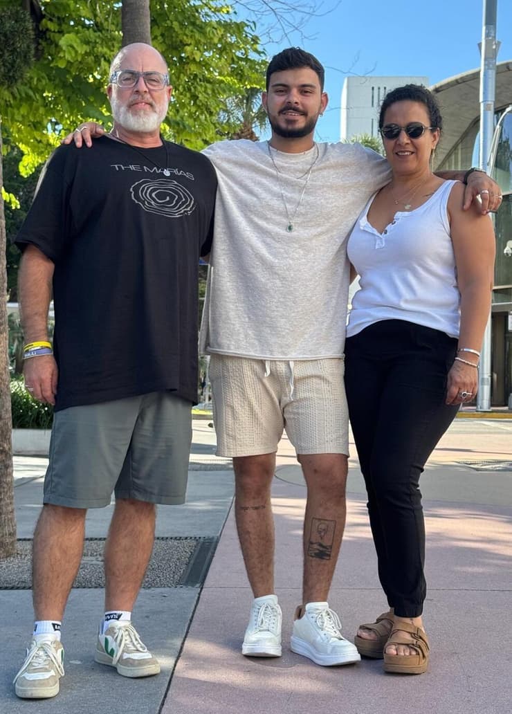 עומר ונקרט עם ההורים, ניבה ושי