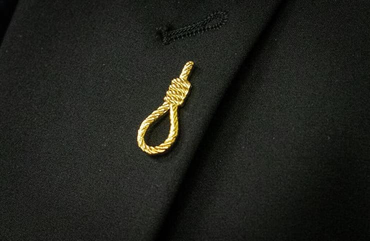 איתמר בן גביר עם הסיכה שמסמלת עונש מוות למחבלים