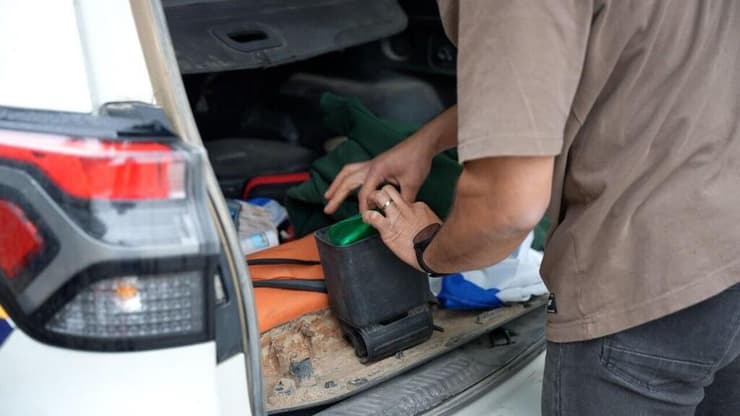 עובדי חברת אבטחה סייעו לפלסטינים להיכנס לשטח ישראל