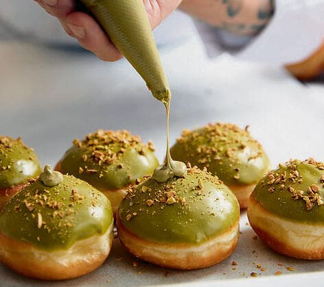 צילום: אפיק גבאי סופגניית קראנץ' פיסטוק | פיצי – חיים כהן