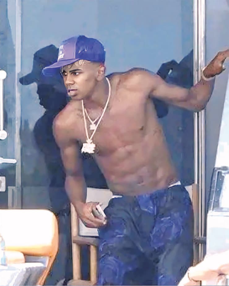 לאמין ימאל על יאכטה באיביזה (צילום: מתוך פייסבוק) לאמין ימאל על יאכטה באיביזה