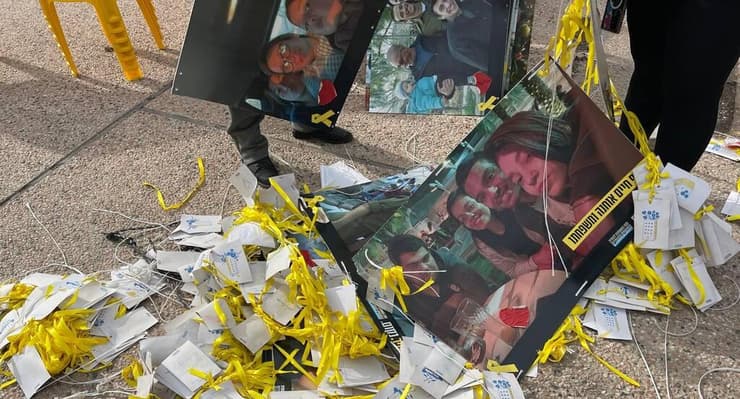 כיכר החטופים בתל אביב