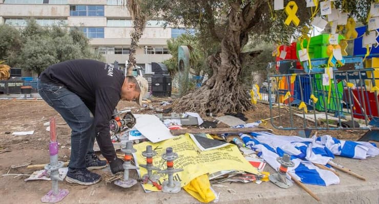 כיכר החטופים בתל אביב