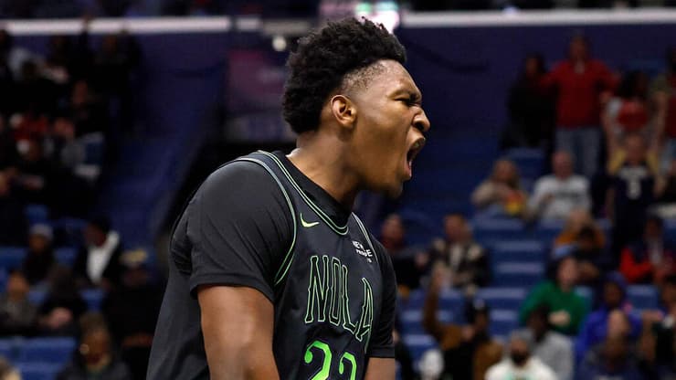 הצגה. דרק קווין (צילום: Stephen Lew/Reuters) שחקן ניו אורלינס פליקנס דרק קווין