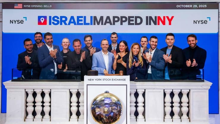  גיא פרנקלין מצלצל בפעמון הפתיחה בבורסה בניו יורק