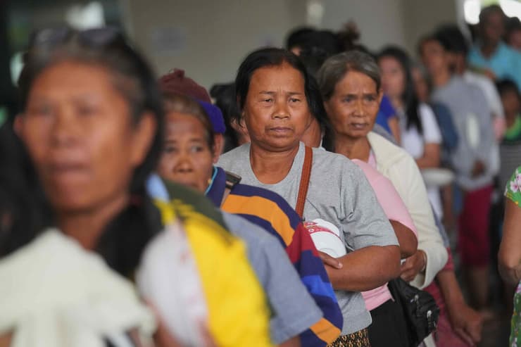 צילום: AP Photo/Sakchai Lalit מקלט ל פליטים ב תאילנד מחוז סורין בעקבות לחימה מול קמבודיה