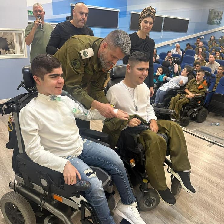 אביאל (מימין) וירין דוד. "ההוכחה הניצחת שאין דבר העומד בפני הרצון" (צילום: באדיבות "גדולים מהחיים") אביאל (מימין) וירין דוד. "ההוכחה הניצחת שאין דבר העומד בפני הרצון"