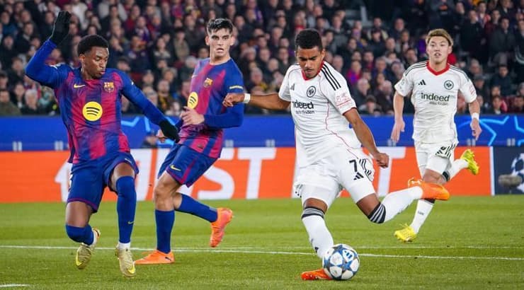 אנסגאר קנאוף בועט את הראשון של פרנקפורט (IMAGO) אנסגאר קנאוף בועט את הראשון של פרנקפורט